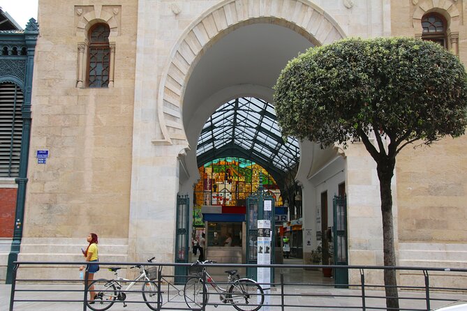 PREMIUM TAPAS TOUR: Paella, Market Tastings, and Winery - A short walk past Málaga’s landmarks