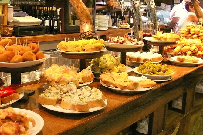 Private Barcelona Art and Tapas Walking Tour with Picasso Museum - One hour with Picasso in Barcelona