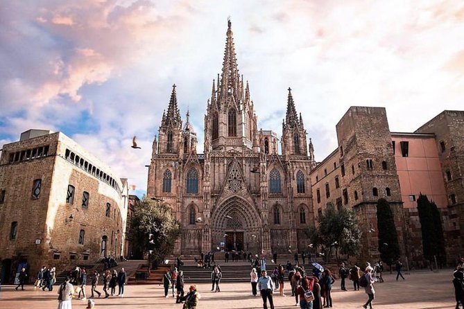 Private Barcelona Walking Tour & Wine Tasting + Tapas Dinner - Dinner on Carrer de Montcada
