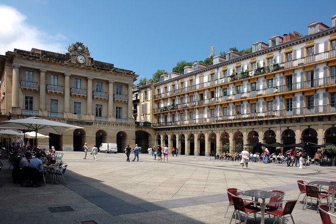 Private City Tour of San Sebastian with introduction to Pintxos Culture - Parte Vieja is the heart of the food experience