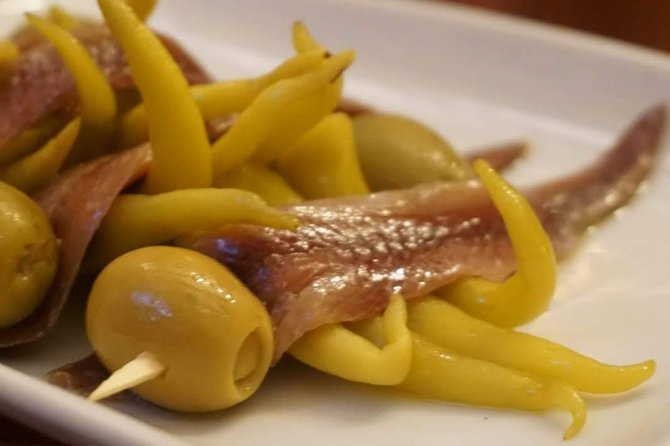Private San Sebastian Highlights & Pintxos Tour - What the private format changes