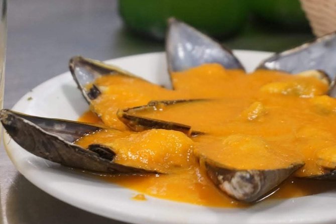 Private San Sebastian Pintxos Tour with Local Guide - Sarriegi Plaza: Learning the Local Drinks