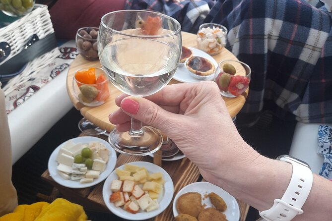 Private tapas tuk tuk tour through Lisbon - Why this Lisbon tuk tuk tour works