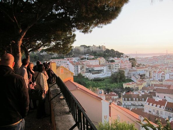 Private Tuktuk Tour with Portuguese Tapas and Wine - Graça and São Vicente: views with a neighborhood feel