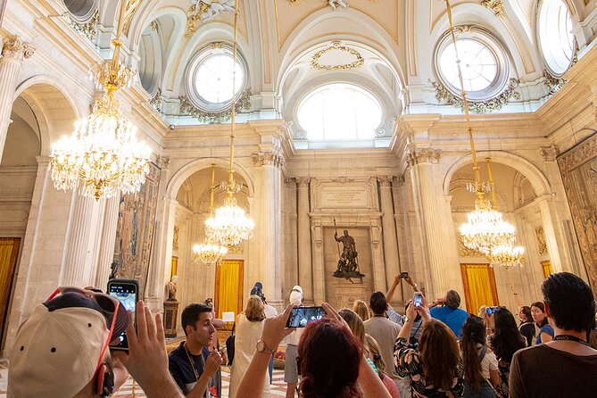 Royal Palace of Madrid Guided Tour and Flamenco Show with Tapas - Meeting at Ópera and getting the day started