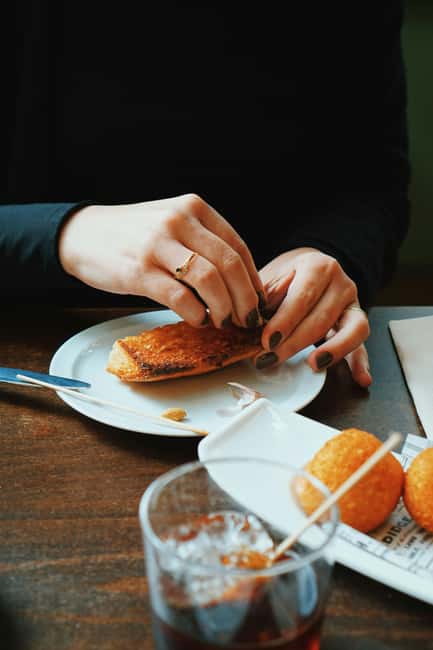 Ruzafa Food & Wine Tour: Tapas, Drinks & Local Secrets - Four stops, three tapas, and a final drink