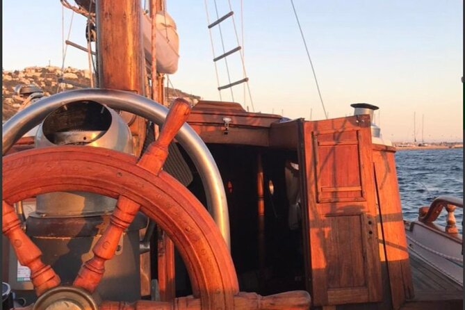 Sail tour tapas day charter boat trip private sailing pirate - Setting out from Club de Mar in Palma
