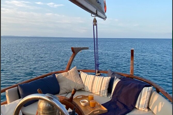 Sail tour tapas day charter boat trip private sailing pirate - Best occasions for this private charter