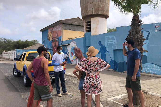 Sal island: Espargos city tour, Local life and Cape Verde Tapas - Walking Espargos through its painted walls