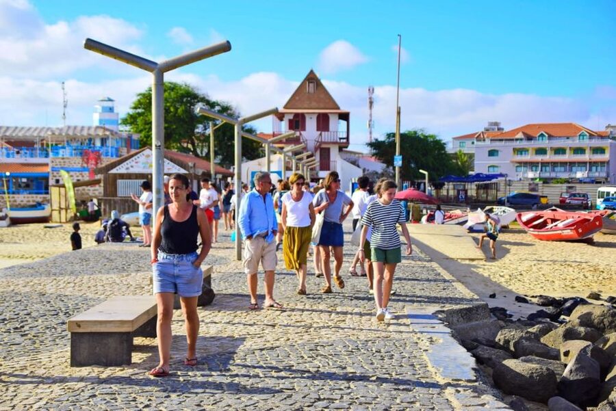 Sal island: Santa Maria city tour, street art and tapas - Street art that shows daily life