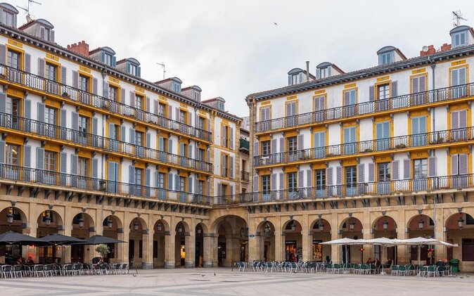 San Sebastian Evening Pintxo Tour with Wine - The key points at a glance