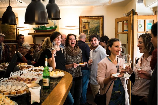 San Sebastian Evening Pintxo Tour with Wine - What happens inside the pintxo bars
