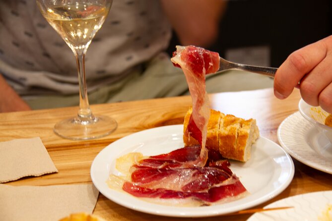 San Sebastian Food & Pintxos Tour with 12 Food & Drinks Tastings - Why this food tour fits San Sebastián so well