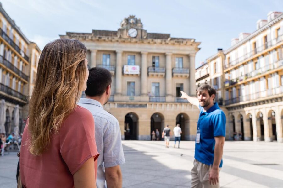 San Sebastian Food Tour: Pintxo Tasting Paired with Wines - The five-drink pairing is a strong part of the tour