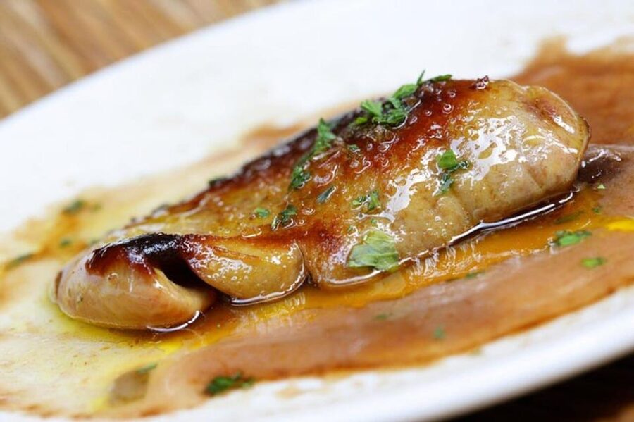 San Sebastian Food Tour: Pintxo Tasting Paired with Wines - Meeting at the tourism office, then entering the Parte Vieja
