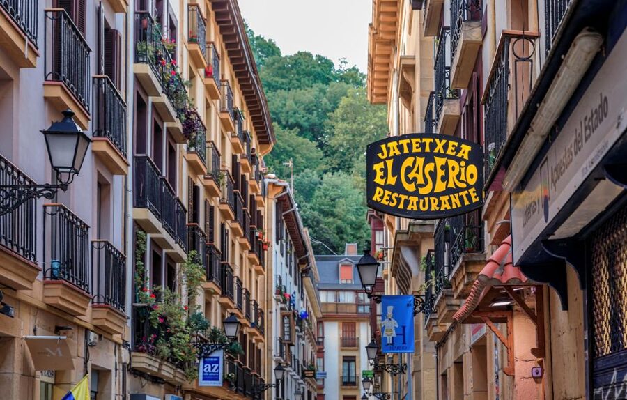San Sebastian: Historical Walking Tour with Pintxo and Drink - The pintxo and drink are more than a small snack