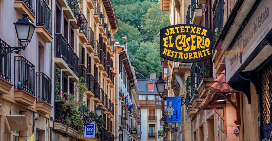 San Sebastian: Historical Walking Tour with Pintxo and Drink - Why this two-hour San Sebastián walk works well