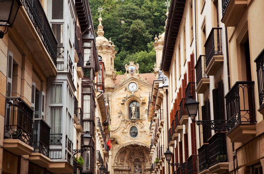 San Sebastian: Historical Walking Tour with Pintxo and Drink - Buen Pastor Cathedral and the Romantic Area