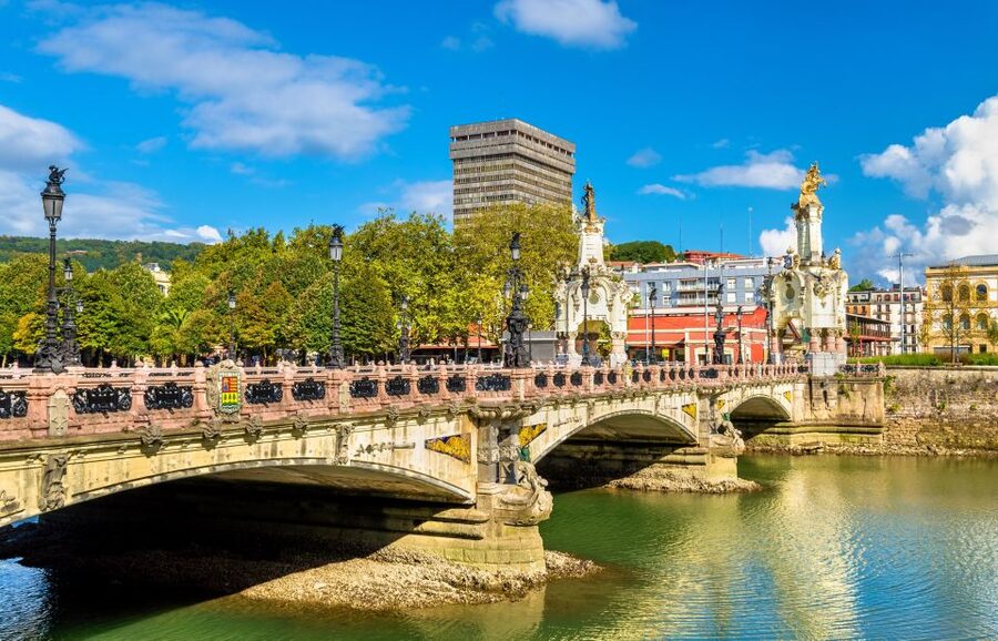 San Sebastian: Historical Walking Tour with Pintxo and Drink - Starting at the Central Municipal Library