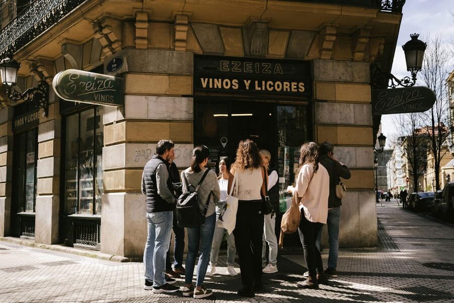 San Sebastian Like a Local: Evening Pintxos Tour - Casa Valles and the local vermouth stop