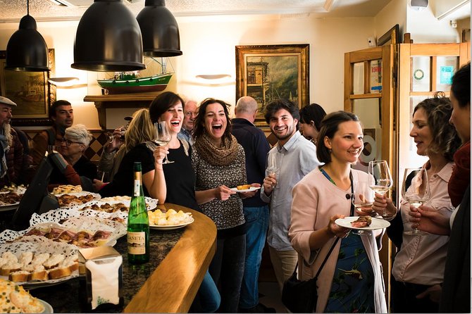 San Sebastian Lunch Time Pintxo Tour with Wine - Why a pintxo tour works so well in San Sebastian