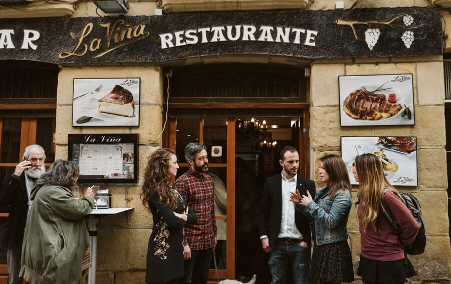 San Sebastian: Pintxos and Wine Tour with 5 Tastings - Five taverns, five different reasons to pay attention