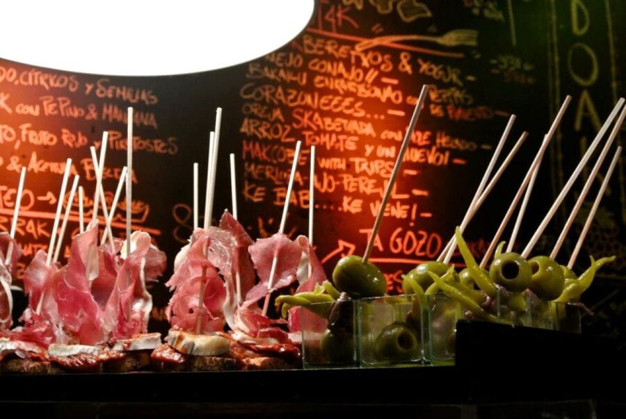San Sebastian: Pintxos and Wine Tour with 5 Tastings - Timing, shoes, and practical planning