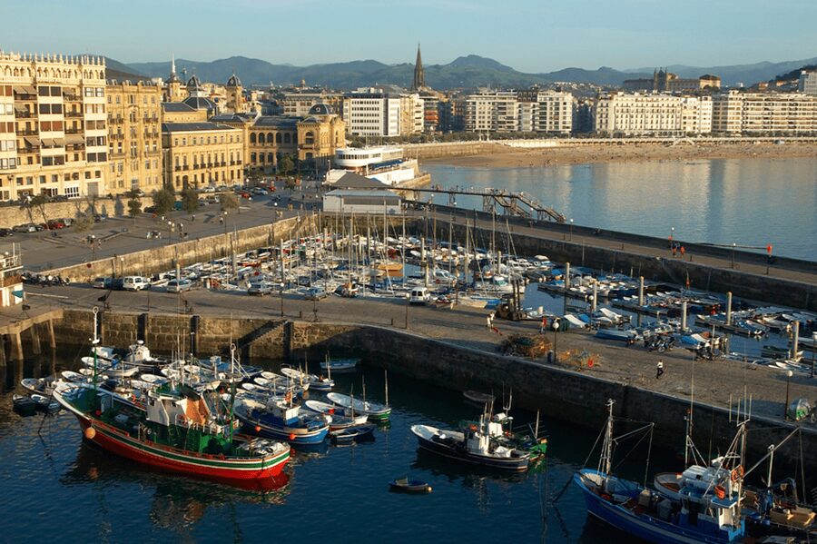 San Sebastian: Walking Tour with Pintxo and Drink - Entering the Old Town through Bretxa Market
