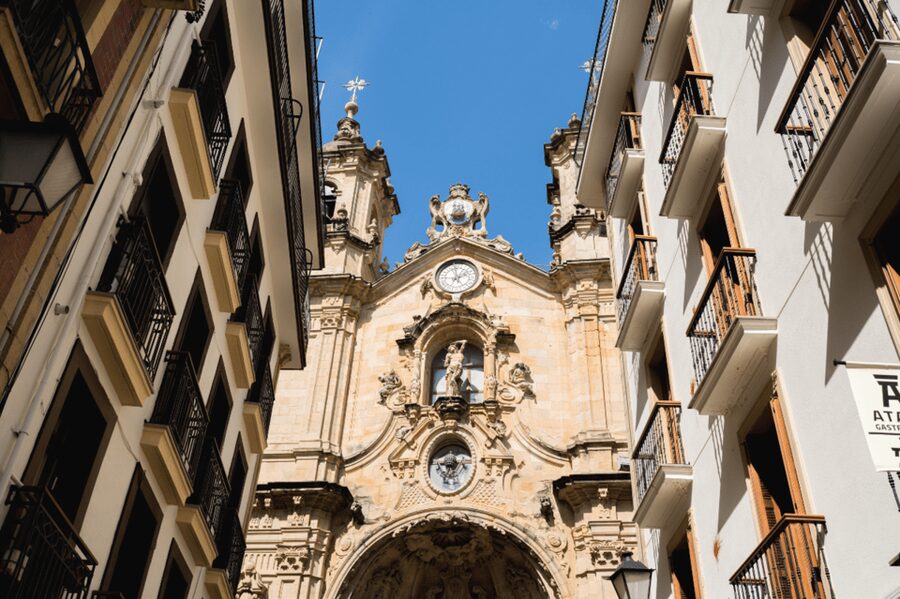 San Sebastian: Walking Tour with Pintxo and Drink - The guides make the difference