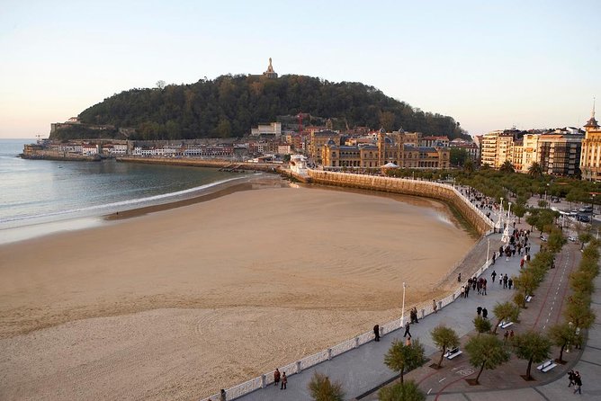 San Sebastian walking tour with pintxo and drink option - Group size, pace, and what the price really buys