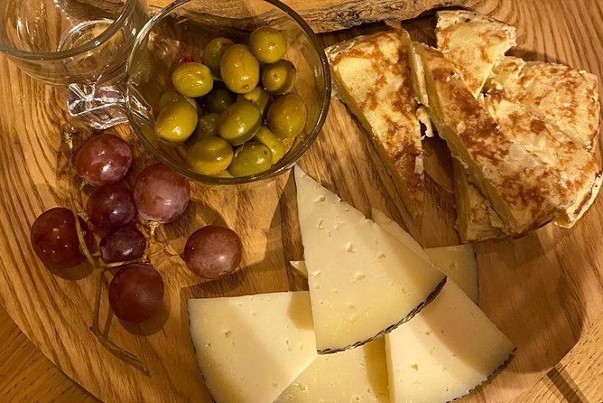 Sangria Cultural Workshop with Tapas - Tapas that make the drinks work