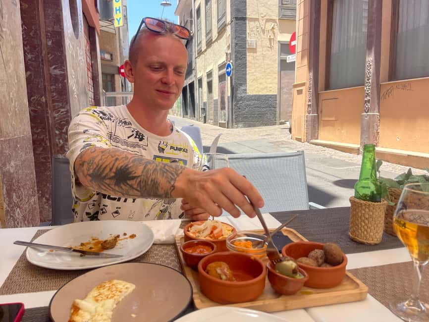 Santa Cruz guided bike tour 1,5 hour + Tapas - Starting on Calle Dr. Allart