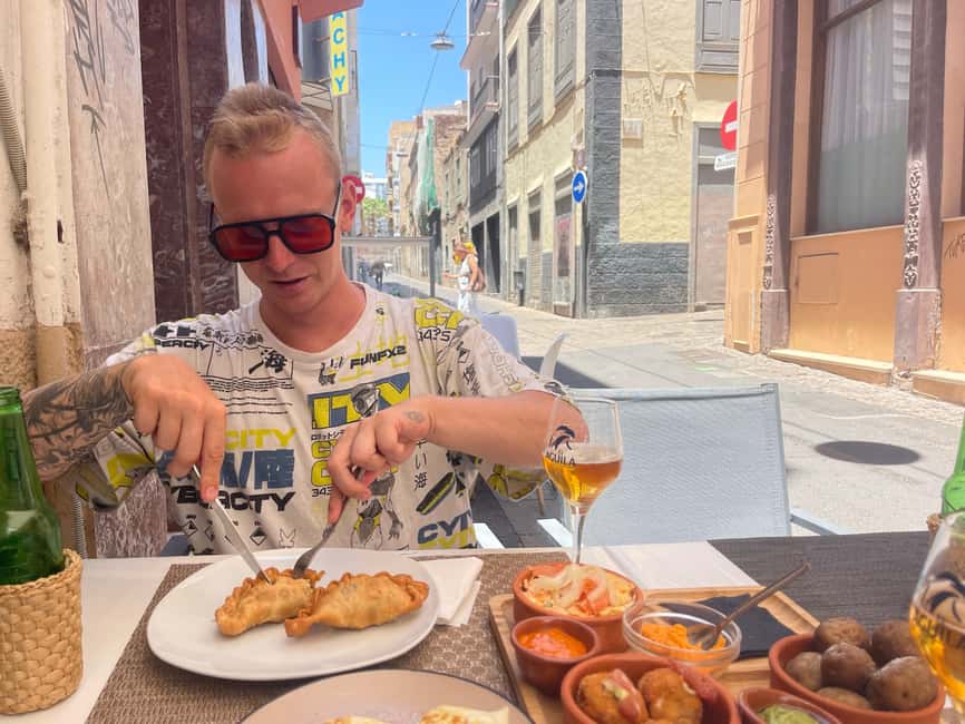 Santa Cruz guided bike tour 1,5 hour + Tapas - Returning through Plaza de la Candelaria