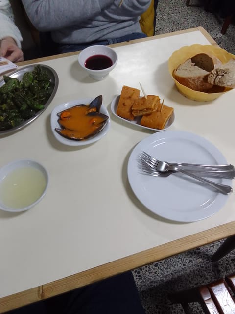 Santiago: Guided Foodie Tour with Drinks, Tapas & Live Music - Who will enjoy this tour most?