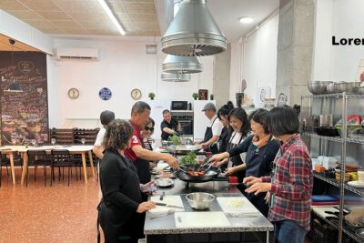 Seafood paella cooking class, tapas and visit to Ruzafa market.