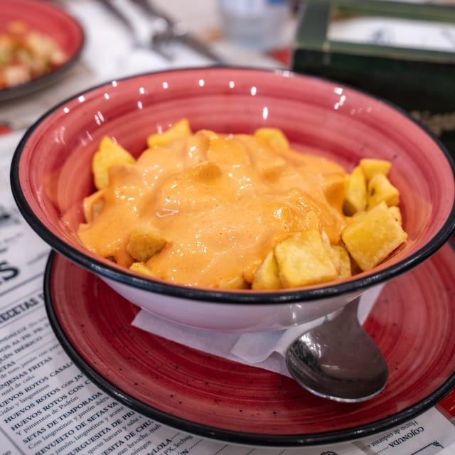 Seville Adventure: Historic Walking Tour & Traditional Tapas - Starting at Calle Federico Sánchez Bedoya