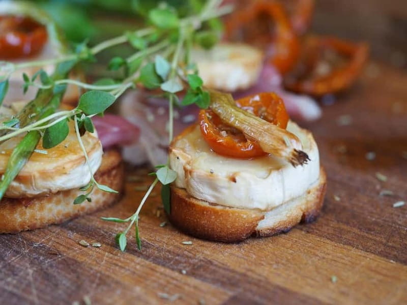 Seville: Authentic Tapas & Wine Tour with Local Expert - What three hours of tapas touring feels like