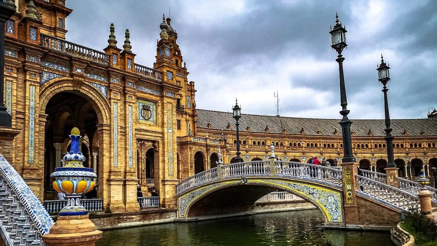 Seville Essentials: Landmarks & Tapas (2.5h + 1.5h) - Plaza de España: Seville’s grand opening scene