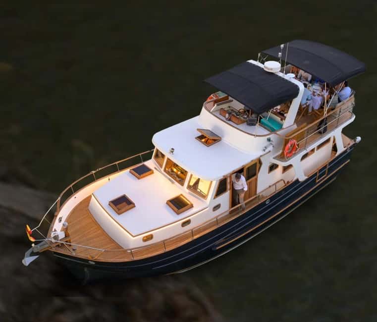 Seville: Flamenco life music Yacht Cruise, Tapas & Drinks - What the $106 price means