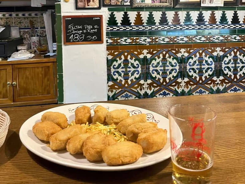 Seville: Secret Food Tour with Tapas and Drinks - Why a private tapas tour works well in Seville