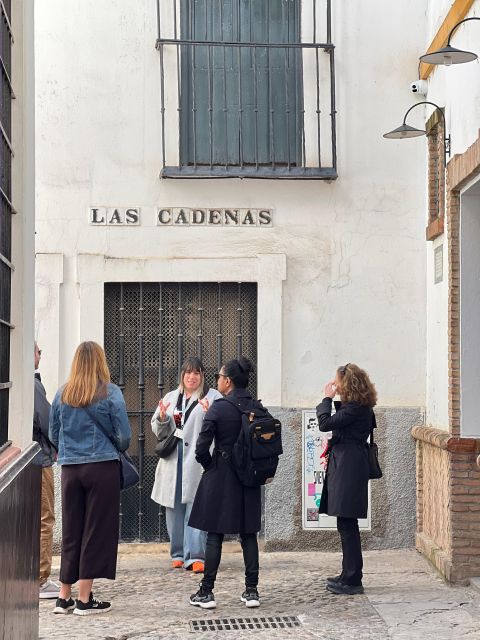 Seville: Small Group Jewish Quarter Tour with Tapas & Drinks - Santa María la Blanca and the city’s layered faiths