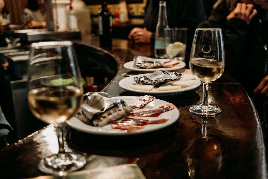 Seville: Tapas, Taverns, and History Walking Tour - The guides make the difference