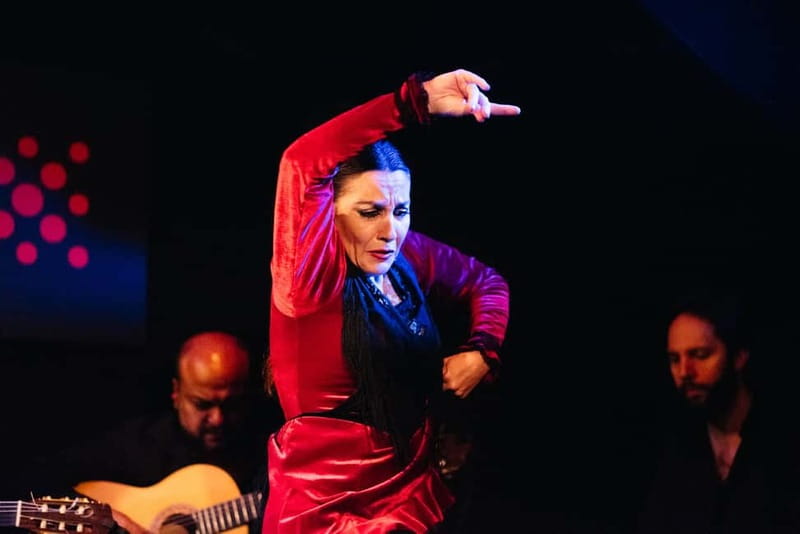 Seville: Tapas Walking Tour with Traditional Flamenco Show - Why this Seville evening works so well