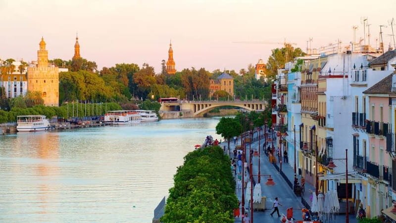 Seville: Tasting, History, Market visit and Tapas Tour - Churros and chocolate from a small stall