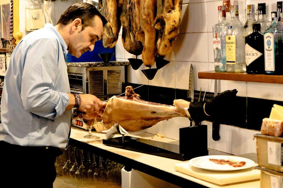 Seville: Wine and Gourmet Tapas Tour - Who should book this Seville food tour?