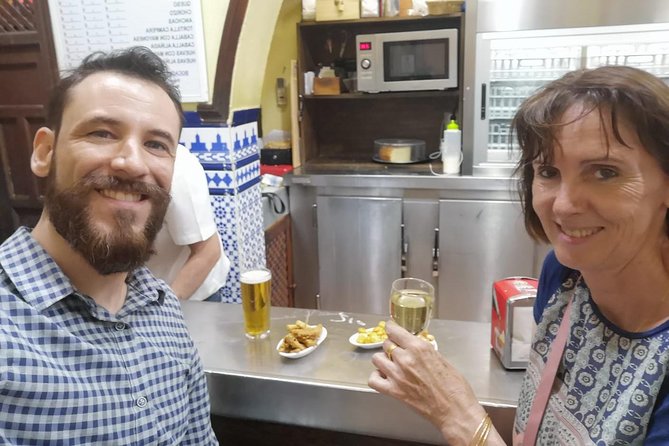 Sevillian tapas tasting on a bicycle (3 bars-3 tapas-3 drinks) - What the guide adds to the meal