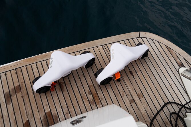 Shared Luxury Yacht Cruise with Champagne and Tapas - Setting Off From Puerto Colón