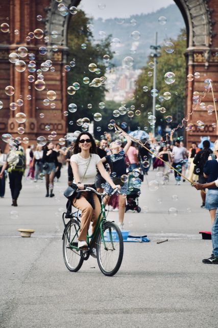 Sightseeing Barcelona by Bike, Photo-shooting & Tapas - Sagrada Família: the big visual moment