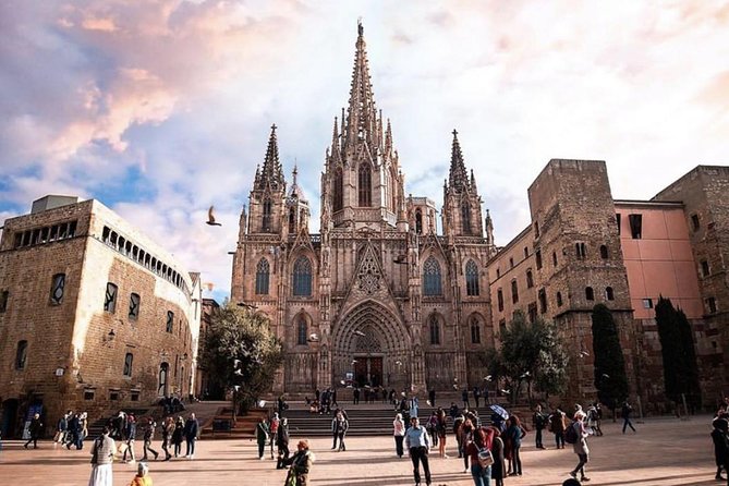 Small Group Barcelona Walking Tour, Flamenco Show & Tapas Dinner - Should you book this tour?