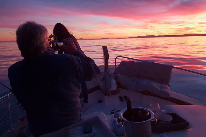 Sunset Boattrip + Tapa + Cava - Why the small group can be worth the price